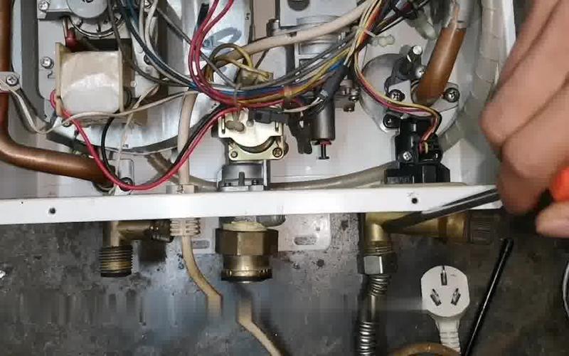 空气能热水器报e3故障