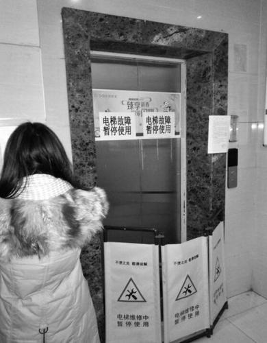 电视剧春天里电梯出现了故障