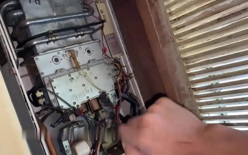 百得燃气热水器故障码e8