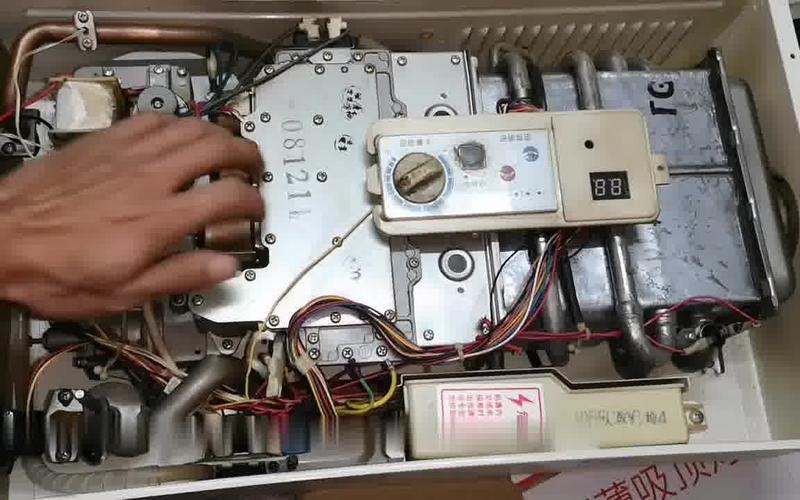 空气能热水泵显示e12是什么故障