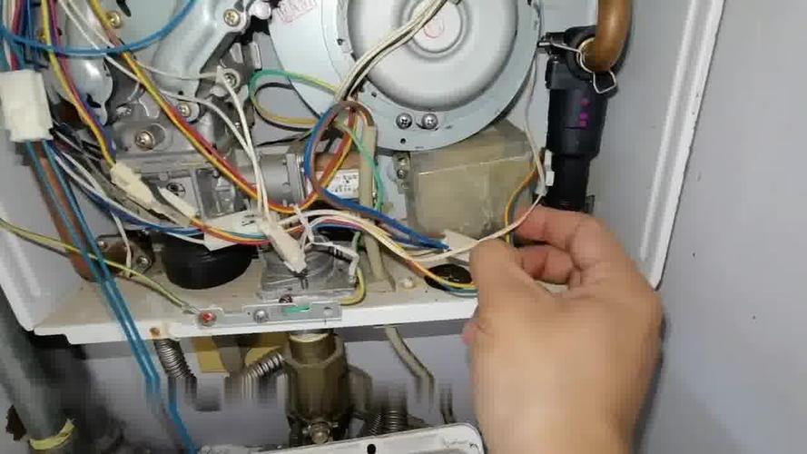 商用空气能热水器显5E故障