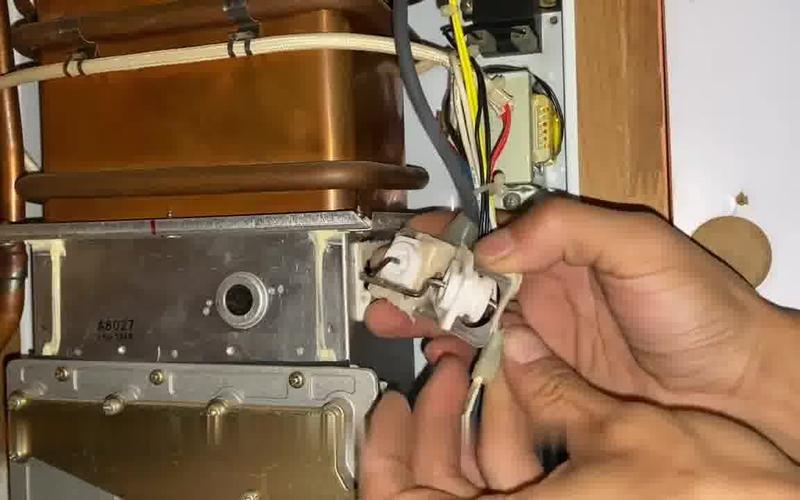 万家乐壁挂炉点火器故障