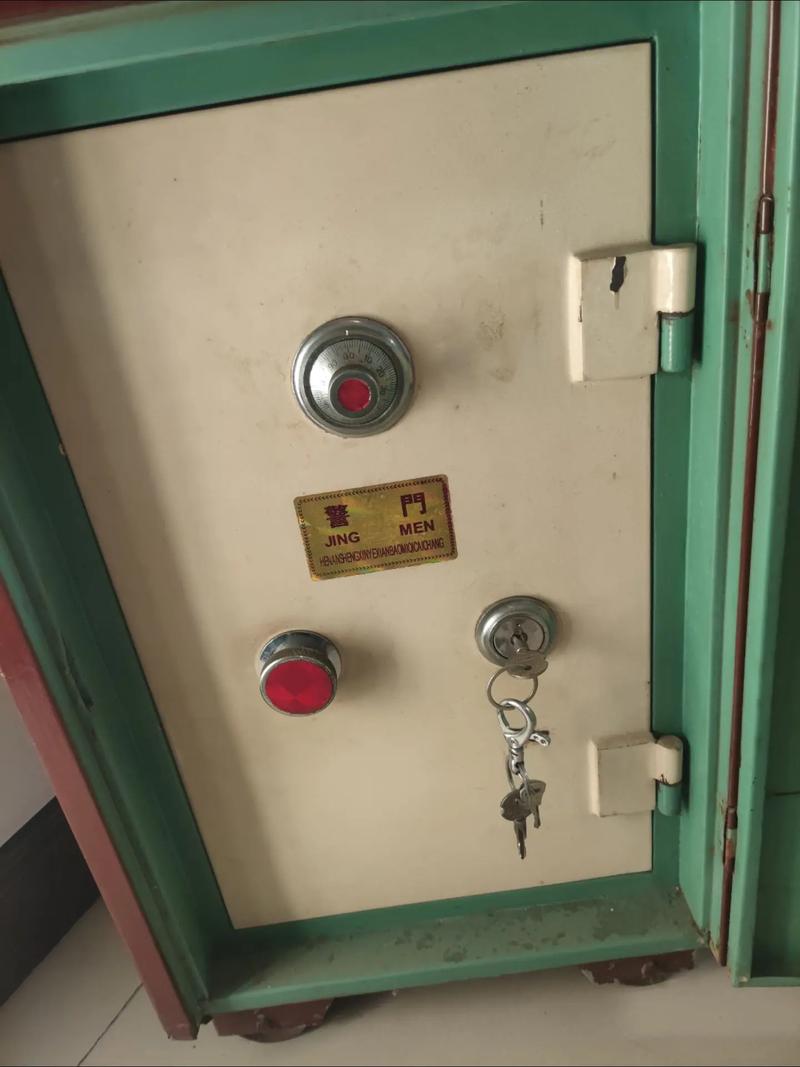 老式保险柜卡住故障