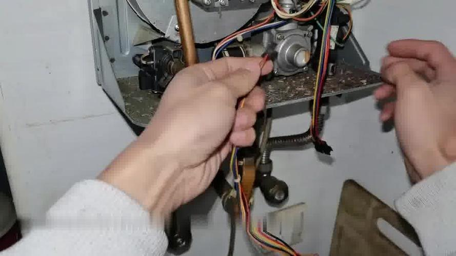 巴喜壁挂炉显示e01是什么故障