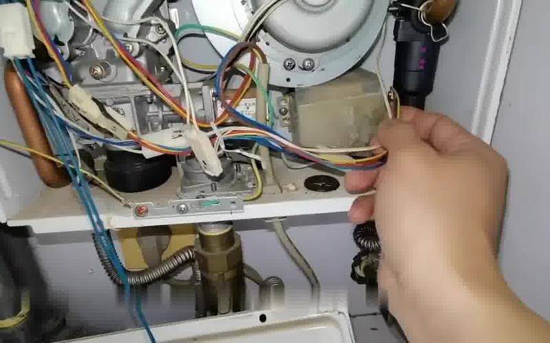 美的空气能中央热水器E0故障